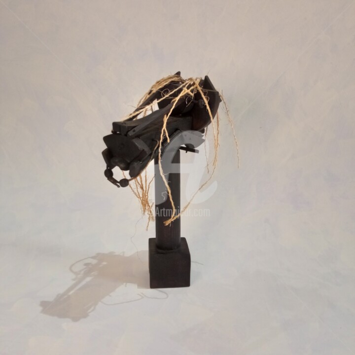 Escultura titulada "rasta (horse)" por Juan Rojas, Obra de arte original, Madera