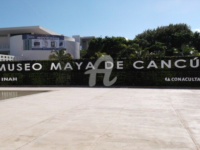 Γλυπτική με τίτλο "museo maya de cancun" από Juan Rojas, Αυθεντικά έργα τέχνης
