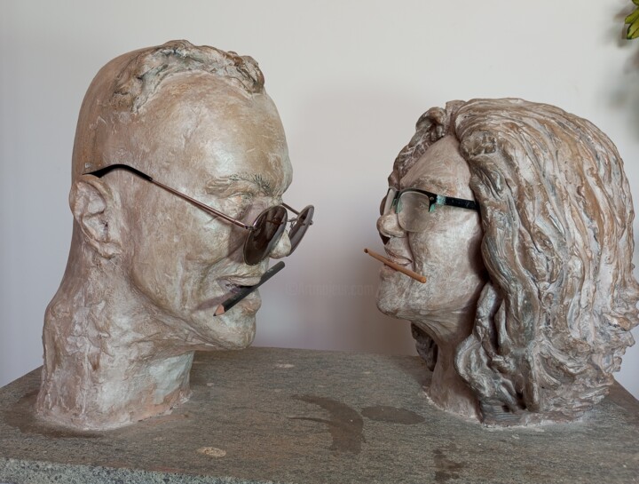 Sculptuur getiteld "PEREGRINOS, SAL PAR…" door Juanmi Figueira, Origineel Kunstwerk, Klei