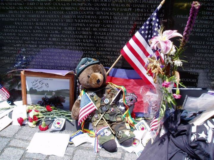 Photographie intitulée "Vietnam Memorial Be…" par Judith Baker, Œuvre d'art originale