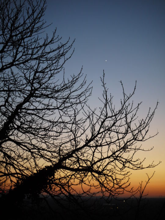 Fotografía titulada "Crépuscule - angers…" por Jürgen Briem, Obra de arte original