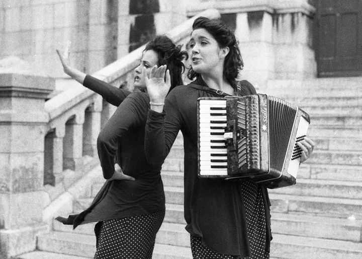 Фотография под названием "Street singers at M…" - Julia Romanovskaya, Подлинное произведение искусства, Пленочная фотография