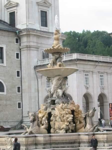 Photography titled "Fountain in Salzburg" by Julia Feng, Original Artwork