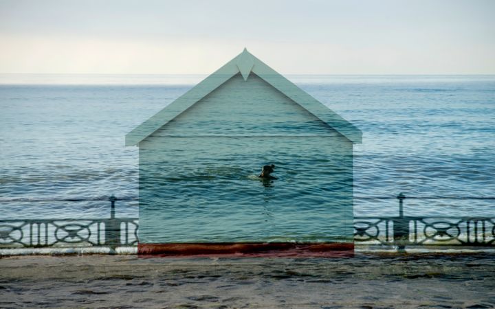 Fotografia zatytułowany „Bather, Hove UK” autorstwa Juliana Vasquez, Oryginalna praca, Fotografia cyfrowa