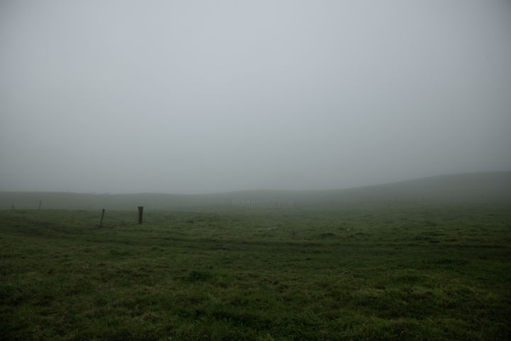 Fotografie getiteld "Foggy field" door Jure Kralj, Origineel Kunstwerk, Digitale fotografie