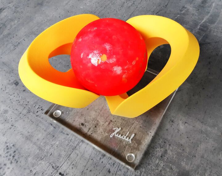 Sculpture titled "boule rouge sur vor…" by Jurgen Liedel, Original Artwork, Plastic