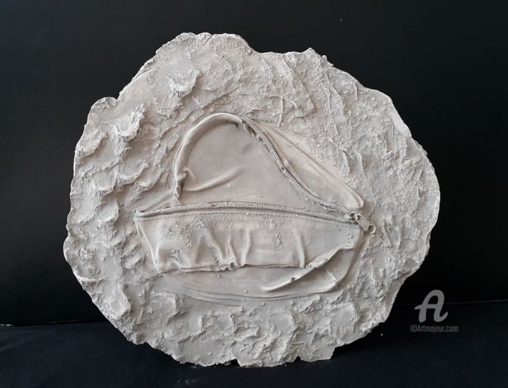 Sculptuur getiteld "Fossilization 2" door Kristiyan Zheynov, Origineel Kunstwerk, Mixed Media