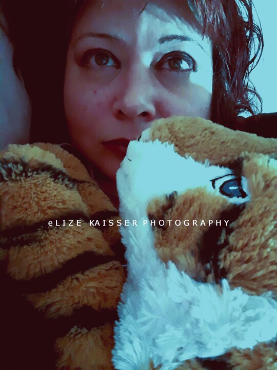 Цифровое искусство под названием "Lady with a Hug-Tig…" - Elize Kaisser, Подлинное произведение искусства, Цифровая фотограф…