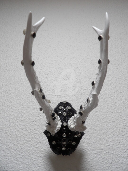 Sculpture titled "Le Yin et le Y" by Kaouteur Souibgui, Original Artwork, Bone