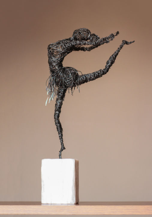 Sculpture titled "Flight (39x17x12 1.…" by Karen Axikyan, Original Artwork, Metals