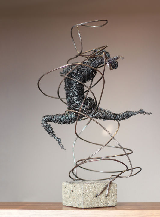 Скульптура под названием "Flight (45x26x30 3.…" - Karen Axikyan, Подлинное произведение искусства, бетон