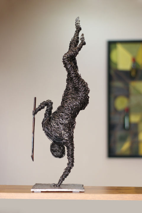 Skulptur mit dem Titel "Hunt (55x17x16 2.4k…" von Karen Axikyan, Original-Kunstwerk, Metalle
