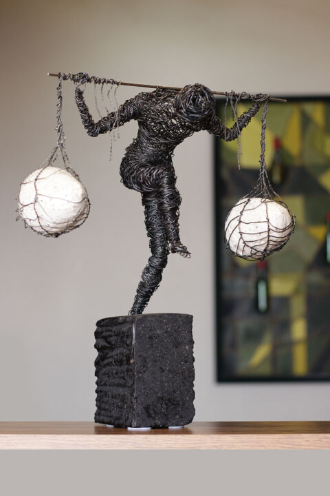 Skulptur mit dem Titel "Carrying life (41x3…" von Karen Axikyan, Original-Kunstwerk, Stein