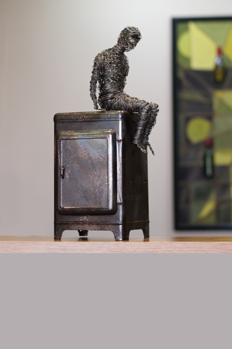 Sculpture intitulée "Desperate (35x12x15…" par Karen Axikyan, Œuvre d'art originale, Métaux