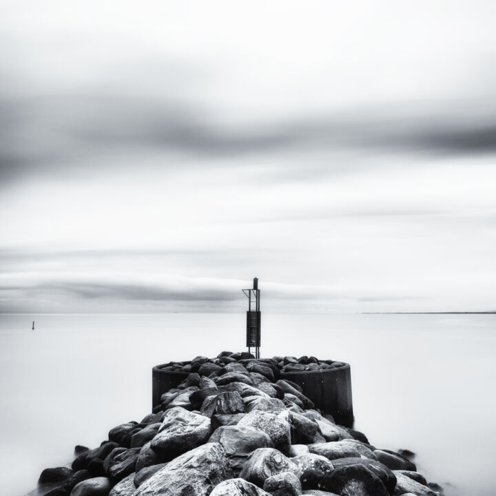 Photographie intitulée "At the port entrance" par Karim Carella, Œuvre d'art originale, Photographie numérique