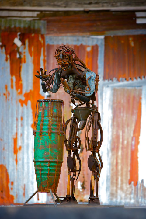 Sculpture titled "Le Cubain" by Karlito Randriamahefa Lewandoski, Original Artwork, Metals
