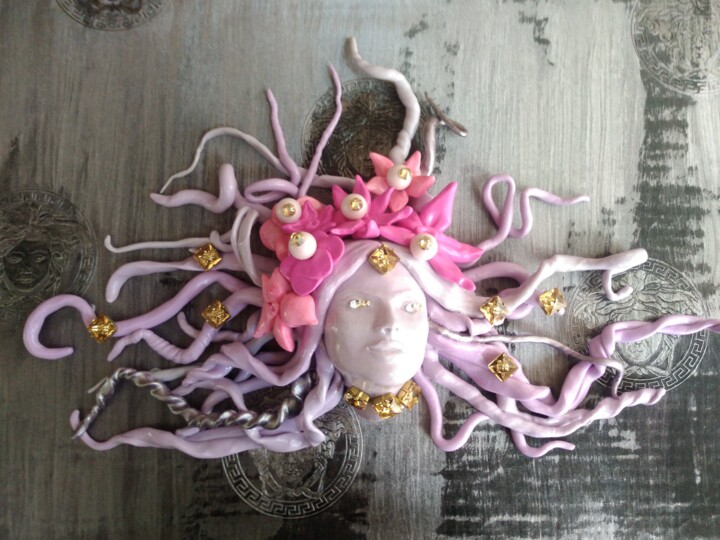 Skulptur mit dem Titel "Summer Medusa (Swar…" von Katha B, Original-Kunstwerk, Ton