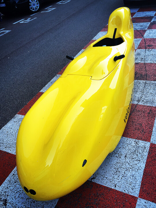 Photographie intitulée "the banana race car…" par Katherine Lee, Œuvre d'art originale, Photographie numérique