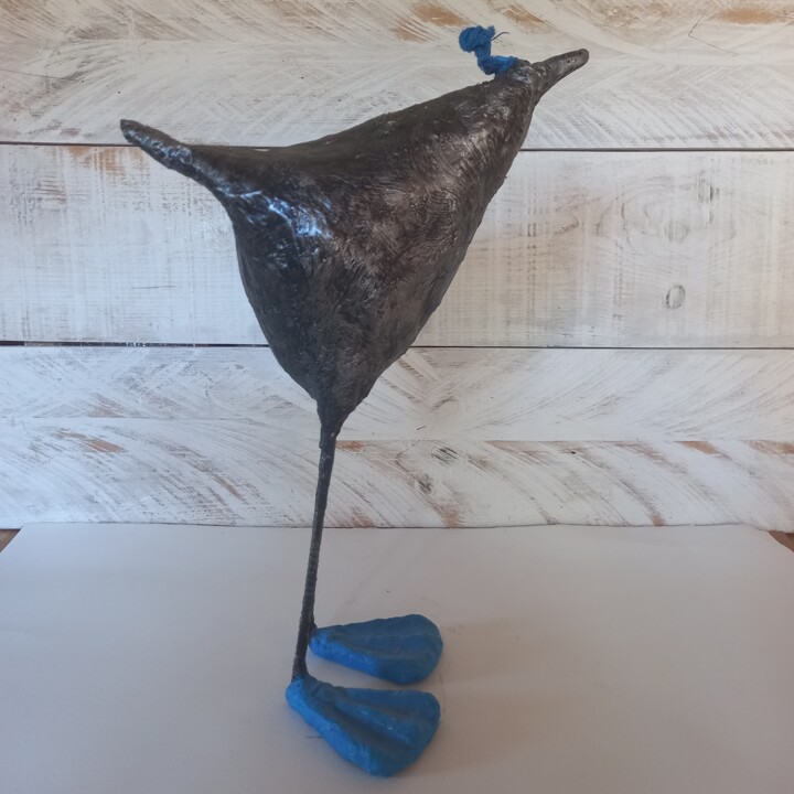 Sculpture titled "ISA , drôle d'oiseau" by Katrine Gaultier, Original Artwork, Resin