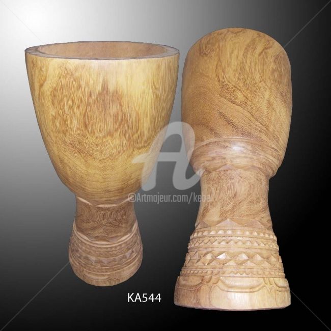 Scultura intitolato "Fût Djembe Instrume…" da Kebe, Opera d'arte originale