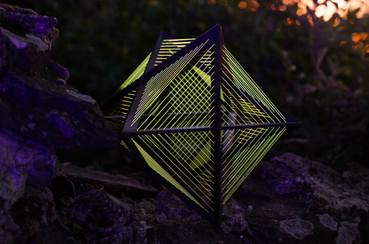 Sculpture titled "Merkaba v1 | Grid" by Kevin Fernandez (Artwork.e.v), Original Artwork, String Art