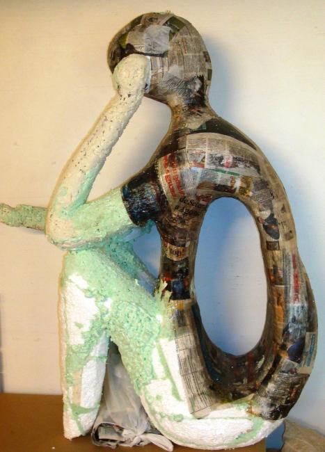 Sculpture titled "PEDINTE EM CRISE" by Kim Molinero, Original Artwork, Casting
