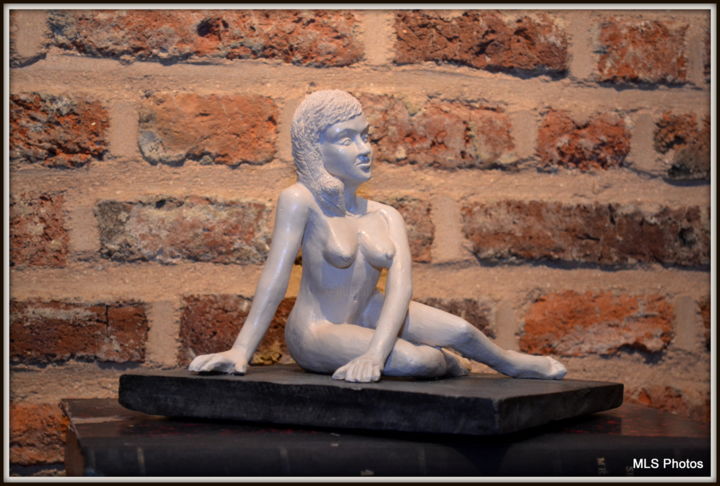 Skulptur mit dem Titel "belle.jpg" von Kinekane Colisane, Original-Kunstwerk, Keramik