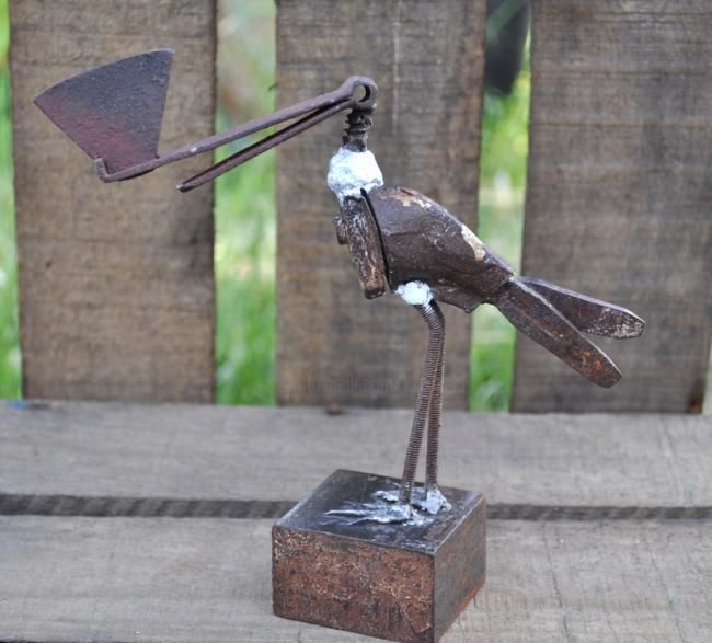 Sculpture intitulée "Drôle d'oiseau" par Karine Krynicki, Œuvre d'art originale, Métaux