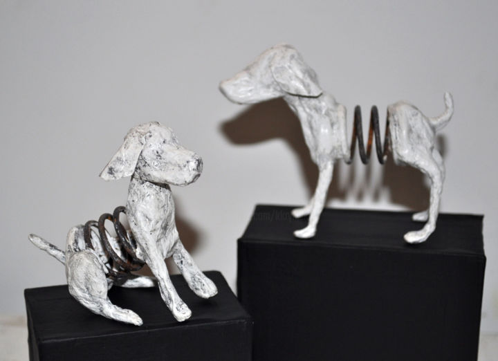 Sculpture titled "Miniatures - chiens" by Karine Krynicki, Original Artwork