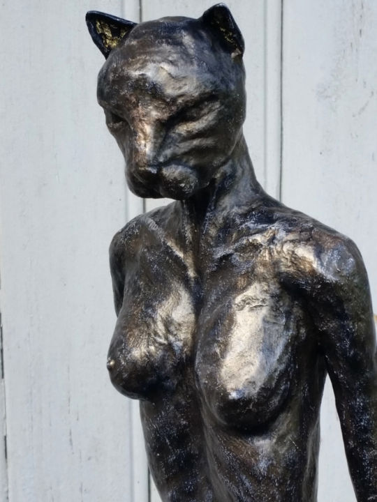 Sculpture titled "Bastet" by Karine Krynicki, Original Artwork, Wood