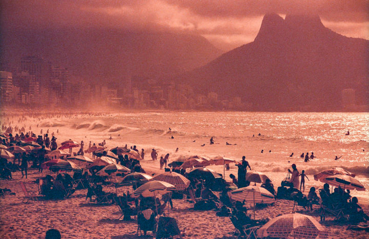 Фотография под названием "Copacabana, in the…" - Klara Vaculikova, Подлинное произведение искусства, Пленочная фотография