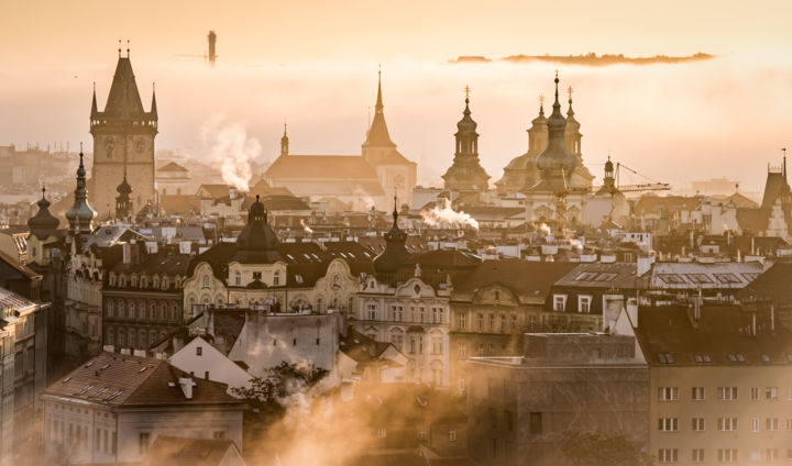 Photographie intitulée "Prague Foggy" par Klara Vaculikova, Œuvre d'art originale