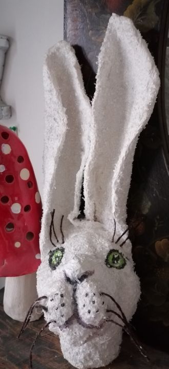 Sculptuur getiteld "Trophée du lapin" door Claire Ferrari (klrferr), Origineel Kunstwerk, Papier maché