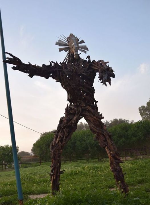 Sculptuur getiteld ""The Warrior"" door Komas, Origineel Kunstwerk, Hout