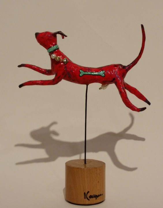 Sculptuur getiteld "Red dog" door Elena  Koupaliantz, Origineel Kunstwerk, Papier