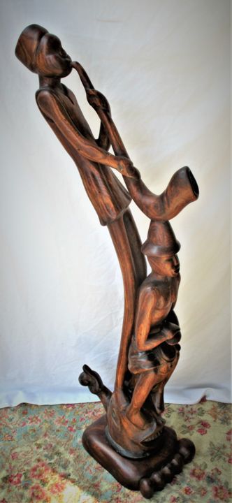 Skulptur mit dem Titel "Festival" von Harry Larweh, Original-Kunstwerk, Holz