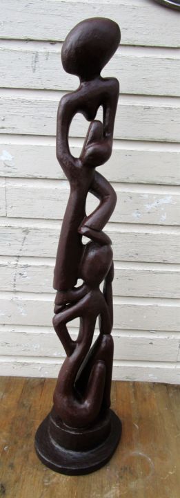 Skulptur mit dem Titel "Arise" von Harry Larweh, Original-Kunstwerk, Holz