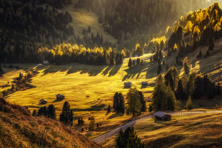 Fotografie getiteld "Sunlight in Passo G…" door Martin Kucera, Origineel Kunstwerk, Digitale fotografie