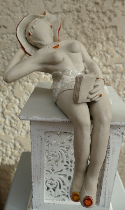 Skulptur mit dem Titel "185_SOLEJA" von L'Atelier De Nanou, Original-Kunstwerk, Terra cotta