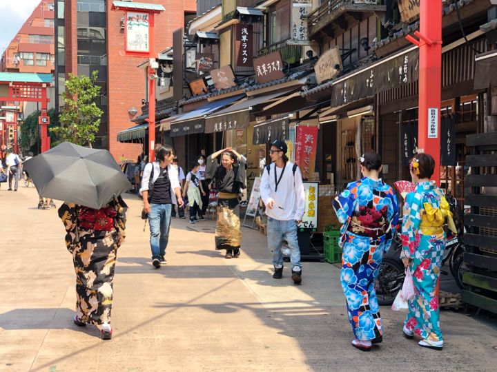 Photographie intitulée "Tokyo street" par Laurence Linsenmaier, Œuvre d'art originale, Photographie numérique