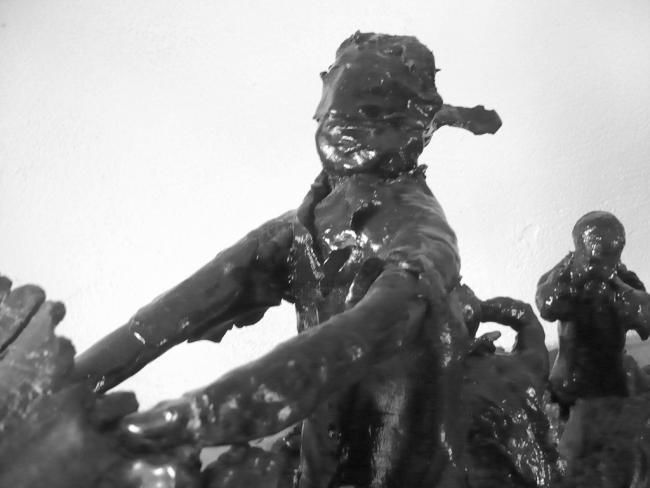 Escultura titulada "Le syndrome du Tita…" por Kiti Bois-Verre, Obra de arte original