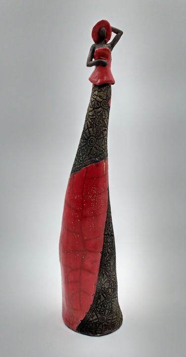 Skulptur mit dem Titel "Elégante rouge et or" von Frédérique Lacroix Damas, Original-Kunstwerk, Keramik