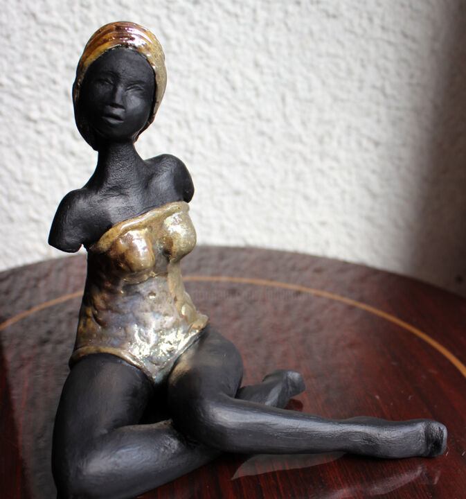 Sculptuur getiteld "fille de Mélos doré" door Lady Caviar, Origineel Kunstwerk