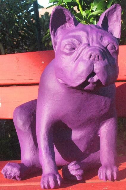 Sculpture intitulée "bull dog violet" par Francoise Laffanour, Œuvre d'art originale