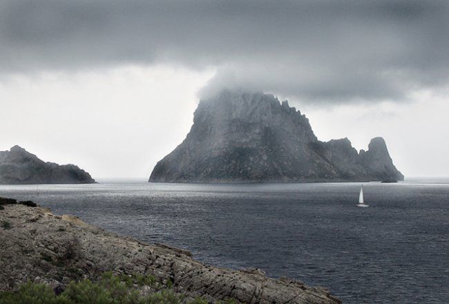 Фотография под названием "Lost, Es Vedra, Ibi…" - Tamas Kooning Lansbergen, Подлинное произведение искусства