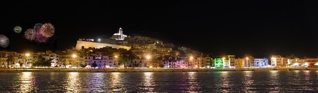 Photography titled "Ibiza Party town by…" by Tamas Kooning Lansbergen, Original Artwork