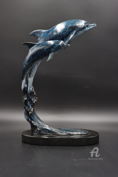 Escultura intitulada "The Dolphins" por Laran Ghiglieri, Obras de arte originais, Bronze