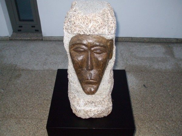 Escultura intitulada "carranca" por Luís Laranjeira, Obras de arte originais, Pedra