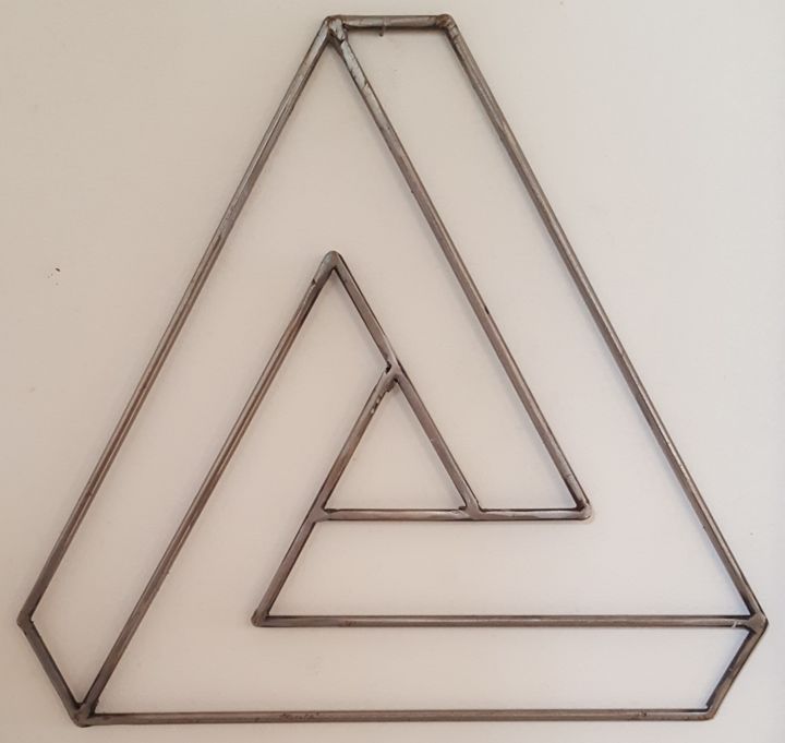 Sculpture titled "Triangle Infini" by L'Artelier De Tarbes, Original Artwork, Metals