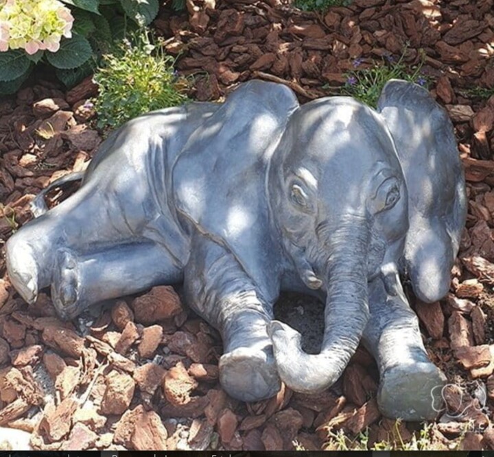 「L'Elephanteau」というタイトルの彫刻 Laurence Fricheによって, オリジナルのアートワーク, ブロンズ